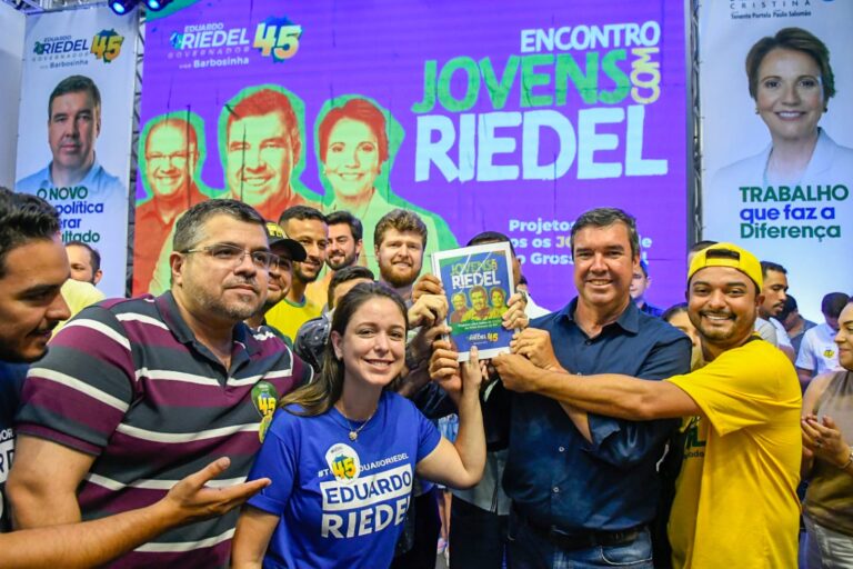 Riedel fecha pacto com a juventude em carta entregue por instituições