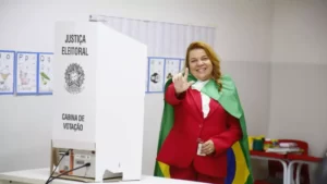 Leia mais sobre o artigo Gisele Marques vota pela manhã e se diz confiante em vitória de Lula