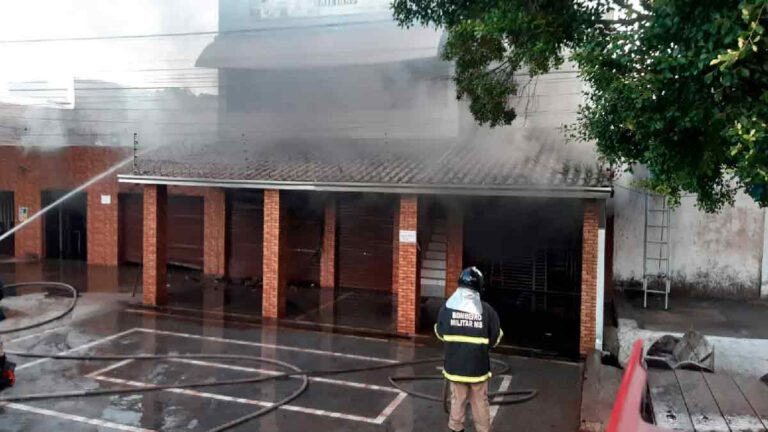 Incêndio em restaurante mobiliza Corpo de Bombeiros de Corumbá