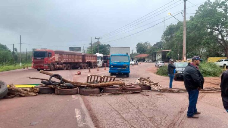 Manifestantes bloqueiam acesso a BR-262 em Corumbá; MS tem 22 pontos de interdição