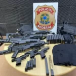 Empresário ligado a clube de tiros é suspeito de desviar armas de CACs para facções criminosas; PF investiga o caso