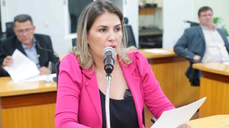 Vereadora cobra solução para equipamento de mamografia parado e unidade de saúde fechada