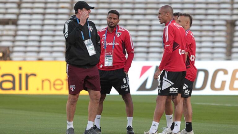 São Paulo entra em campo na decisão da Copa Sulamericana contra Independente Del Vale