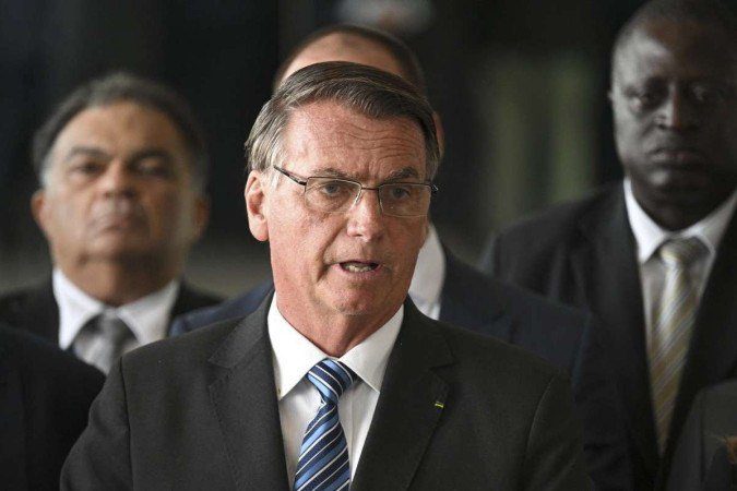 Bolsonaro é atendido no Hospital das Forças Armadas com dores abdominais