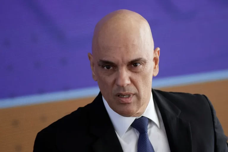 Moraes manda bloquear contas de pessoas e empresas supostamente ligadas a atos antidemocráticos