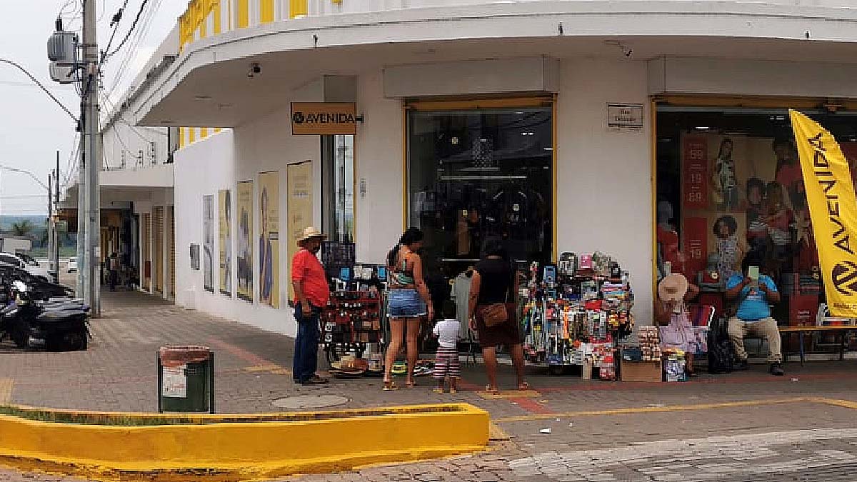 No momento, você está visualizando Comerciantes apontam falta de fiscalização sobre ambulantes e vereadora cobra prefeitura