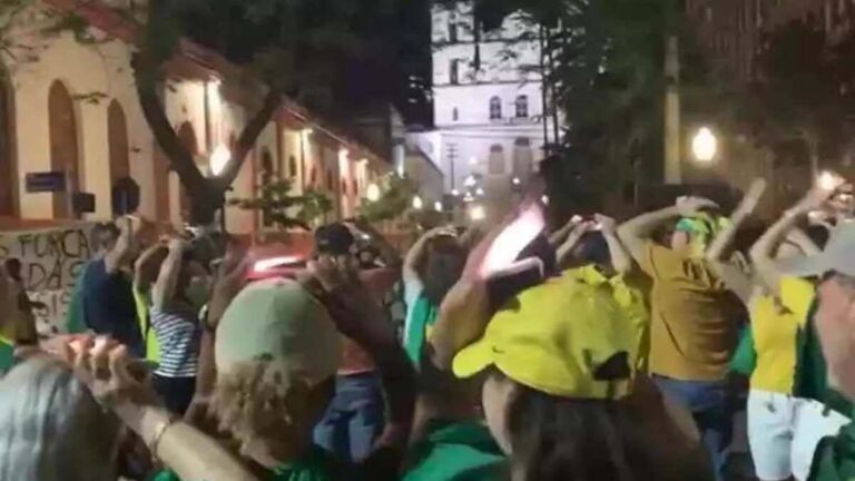 Por intervenção, bolsonaristas pedem ajuda a ‘extraterrestres’; veja o vídeo
