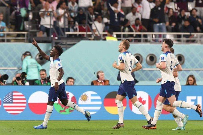 Inglaterra estreia na Copa do Mundo com goleada sobre o Irã