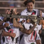 O Gigante voltou: Vasco sofre, mas vence o Ituano e está na Série A