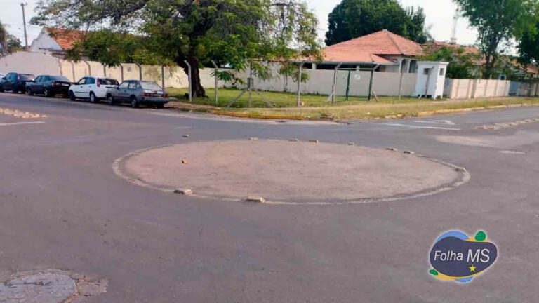 Vereador cobra prefeitura por sinalização em “rotatória” no centro da cidade