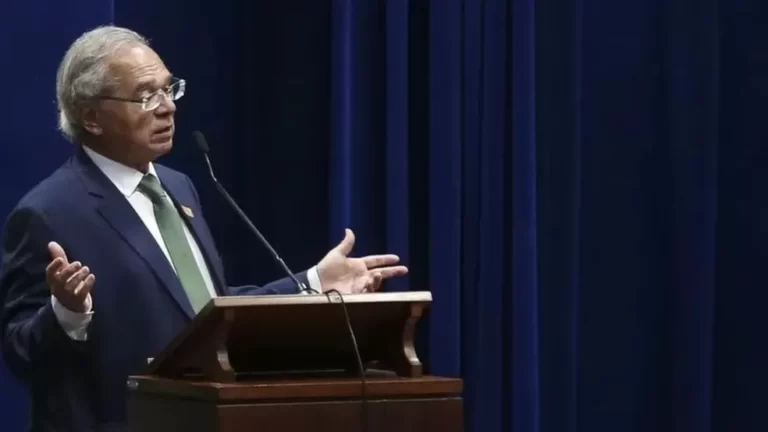 Bolsonaro furou teto de gastos em R$ 795 bi em 4 anos de governo