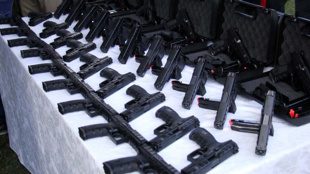 Com mais 167 viaturas, Governo conclui entrega de 2.624 veículos para segurança 3 armas