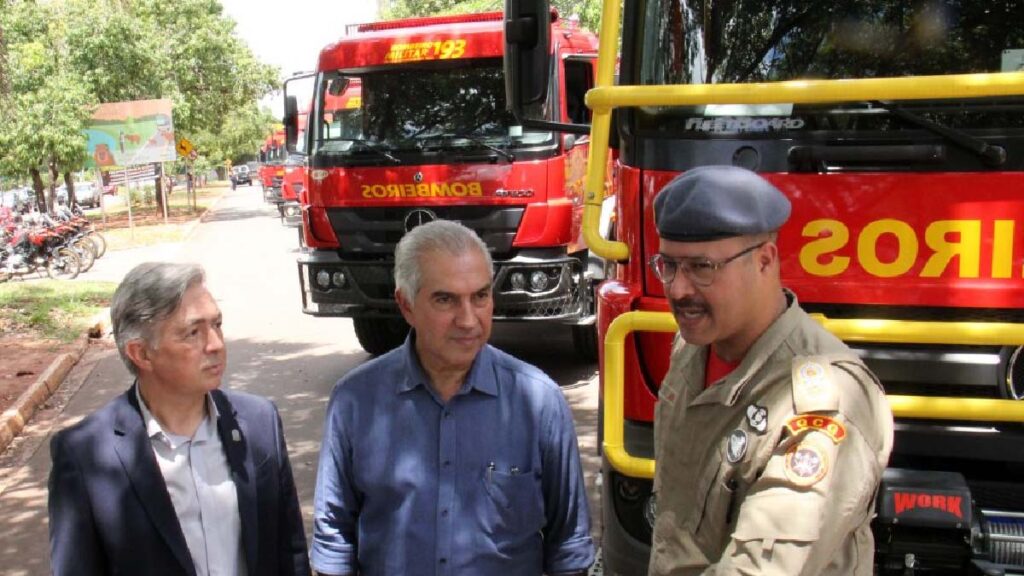 Com mais 167 viaturas, Governo conclui entrega de 2.624 veículos para segurança 4 bombeiros