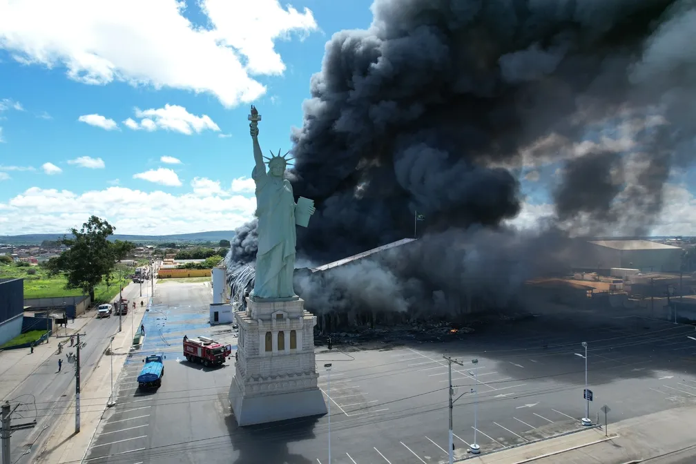 Você está visualizando atualmente Incêndio destrói loja da Havan em Vitória da Conquista, na Bahia