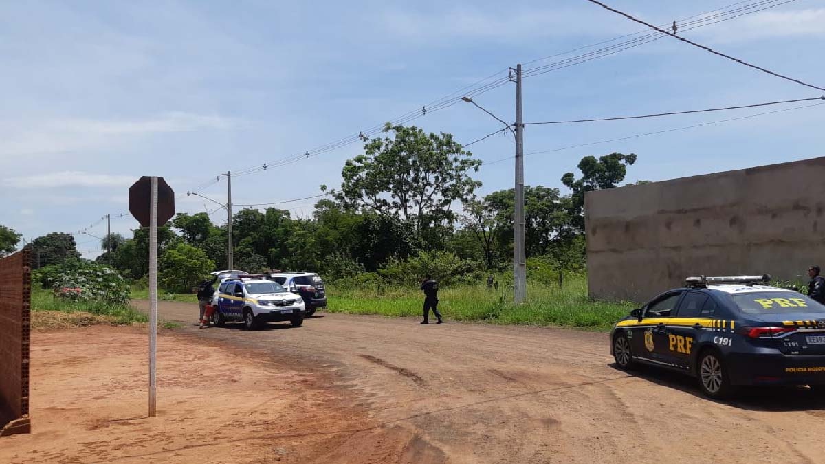 Você está visualizando atualmente Homem que roubou caminhão e trocou tiros com PRF em perseguição é preso