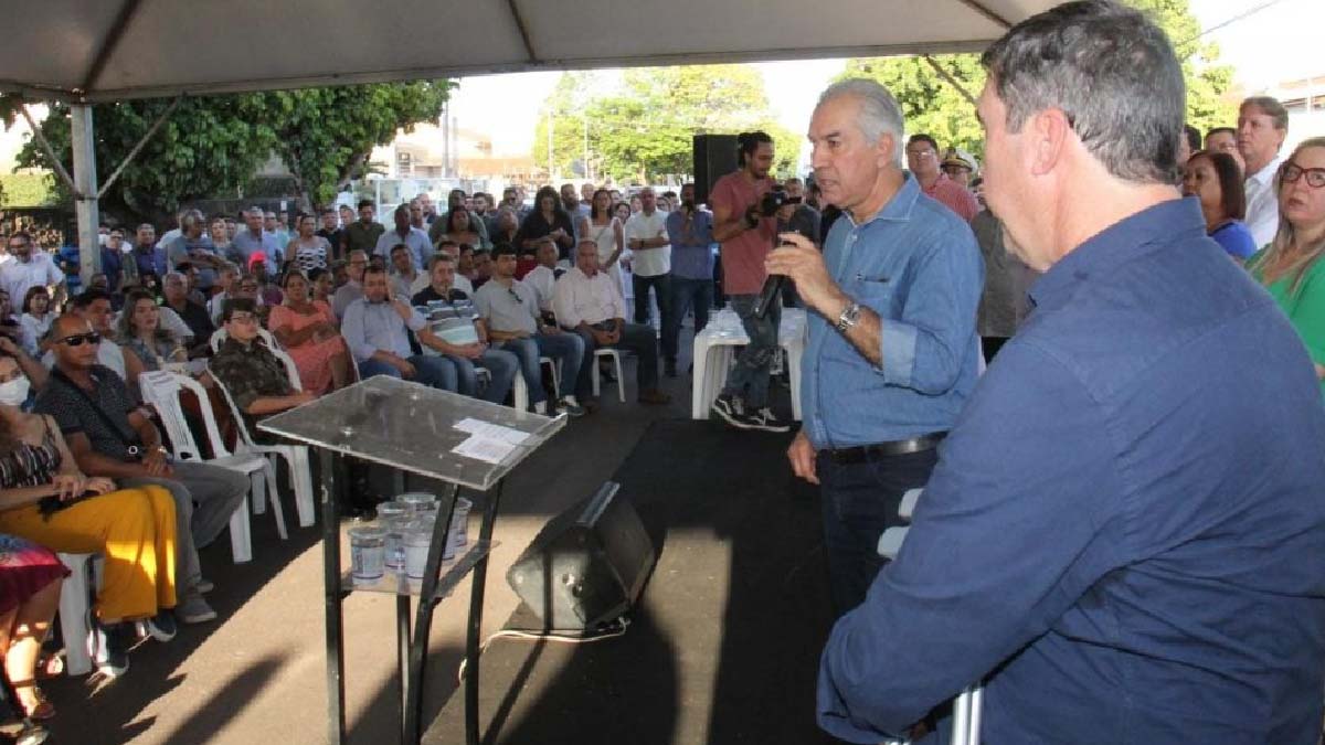 Leia mais sobre o artigo Reinaldo entrega novo pronto-socorro e assina ordem para obras em estradas pantaneiras