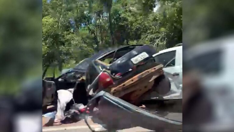 Colisão frontal entre veículos deixa um morto e quatro feridos na BR-262