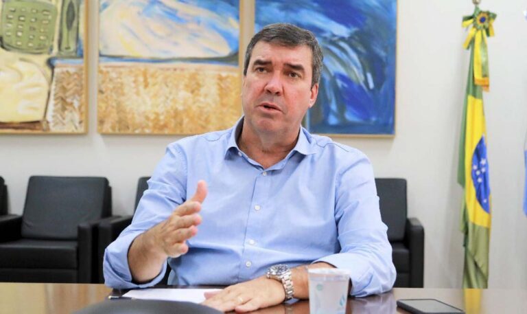 Assessoria comunica que celular do governador Eduardo Riedel foi clonado