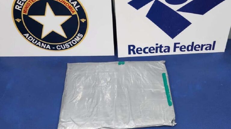 Bolivianos são presos ao tentar ingressar no país com pasta base de cocaína