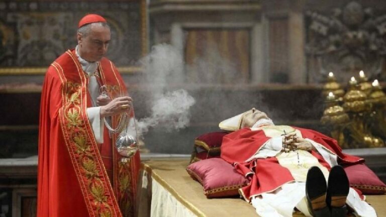 Velório de Bento XVI começa na Basílica de São Pedro