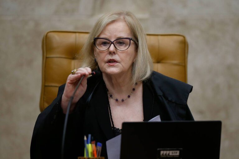 Rosa Weber reabre o STF, diz que golpistas serão punidos e vê democracia inabalável