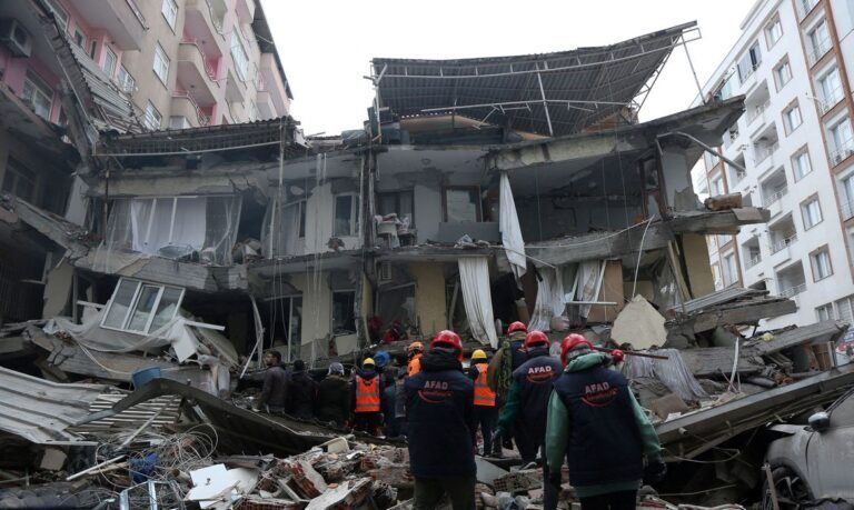 Mortos em terremoto na Turquia e na Síria já passam de 16 mil