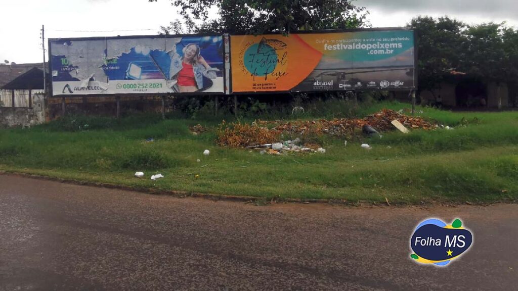 Mato alto e sujeira toma conta de terrenos, pontos de ônibus e revolta população em Corumbá 2 Mato alto3