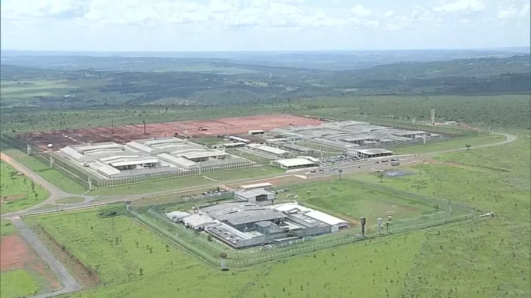 Um mês após serem presos, saiba como é a rotina dos bolsonaristas