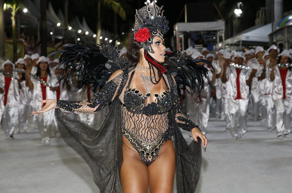 Mocidade exalta a força do Amor em busca do bicampeonato do carnaval de Corumbá 4 carol castelo