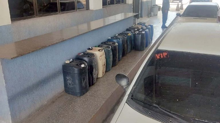 PM apreende 900 litros de combustível em estrada de assentamento de Corumbá