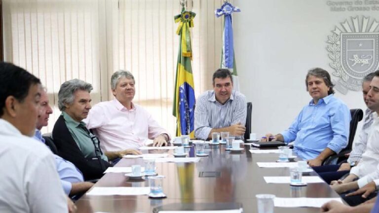Governador discute obras da rota bioceânica com setor de transportes de MS