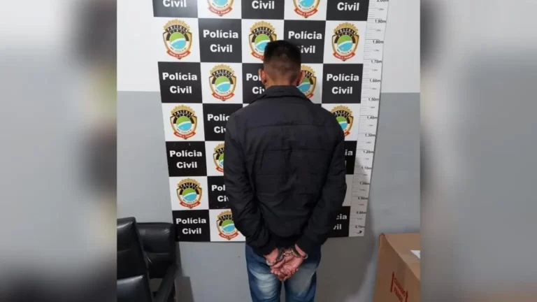 Homem desconfia de traição, mata padrasto e esfaqueia namorada em cidade de MS