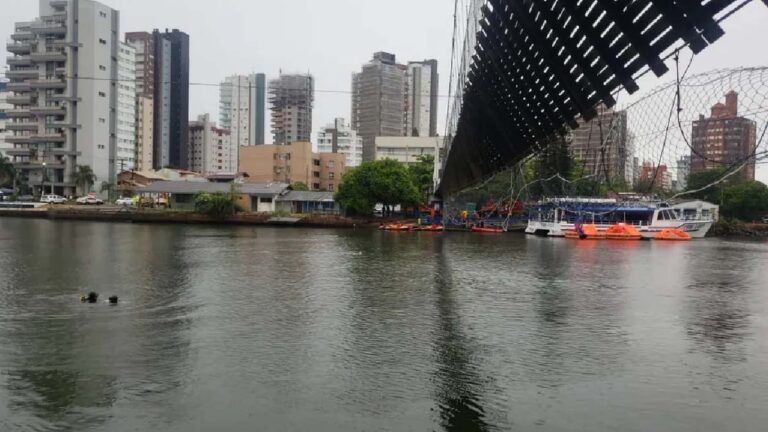 Vídeo mostra queda de ponte com foliões no Rio Grande do Sul; 5 pessoas estão desaparecidas