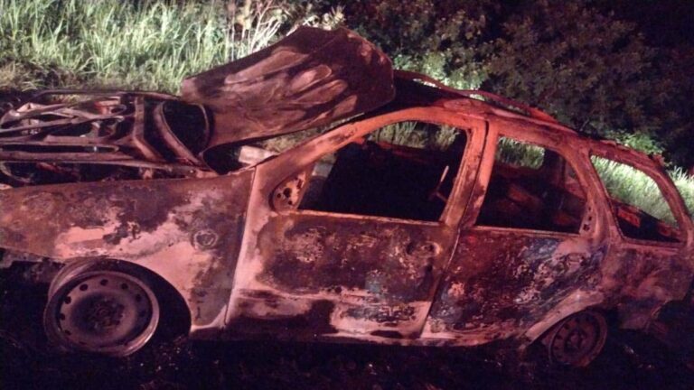 Veículo abandonado é encontrado em chamas próximo ao Anel Viário de Corumbá