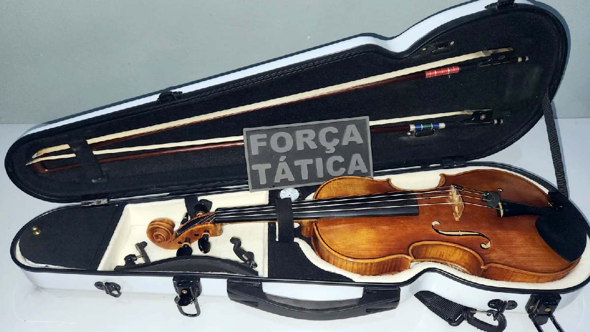 Você está visualizando atualmente Polícia Militar recupera violino furtado de casa de musicista em Corumbá