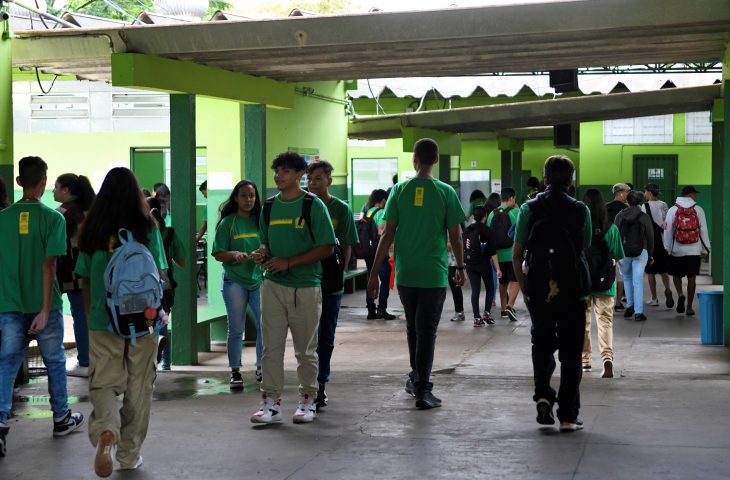Calor intenso faz escolas da rede estadual suspenderem aulas de Educação Física