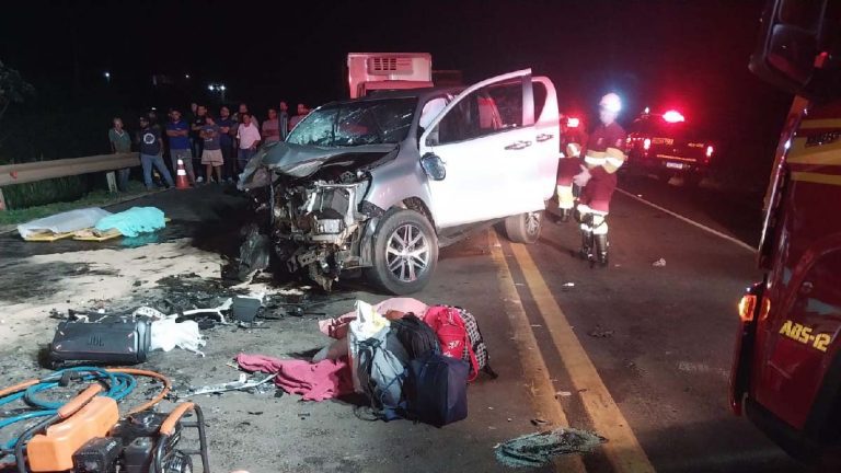 Quatro mulheres morrem em colisão entre carro e caminhonete na BR-163