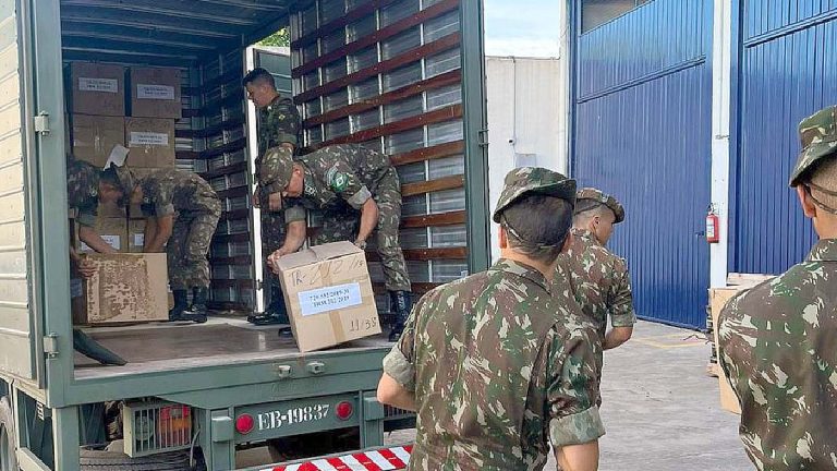 Receita Federal doa quase 4 toneladas de vestuários para ações no Pantanal