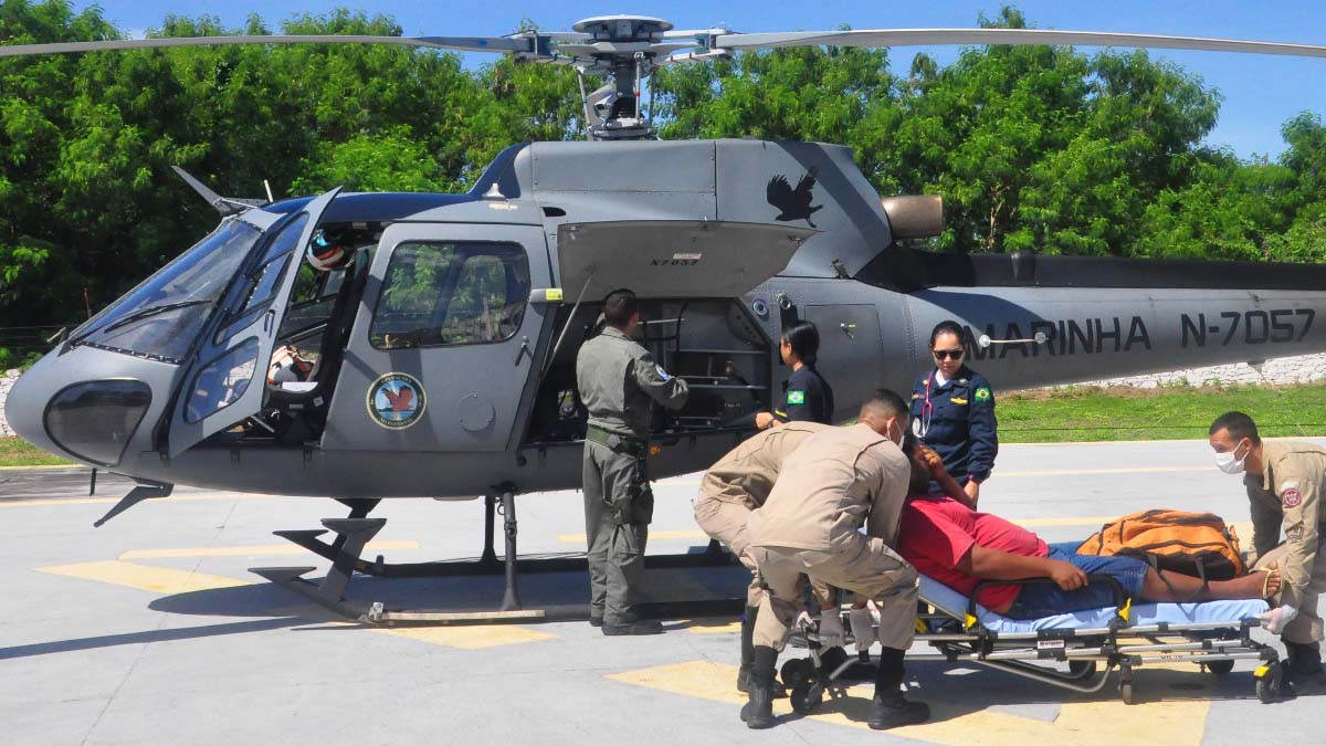 Leia mais sobre o artigo Com auxílio de aeronave Marinha resgata moradores em regiões distantes do Pantanal