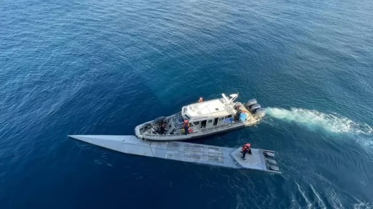Submarino ‘fantasma’ é encontrado na Colômbia com R$ 460 milhões em cocaína e dois corpos; vídeo