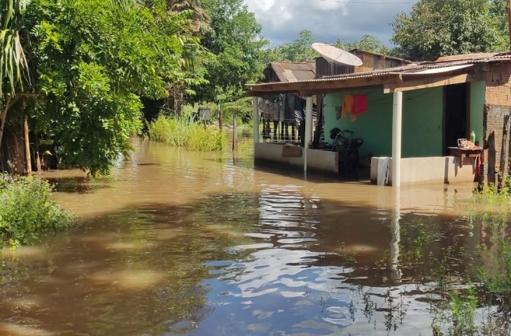 Rio sobe em Miranda e entra no nível de emergência; já em Bonito volta ao normal