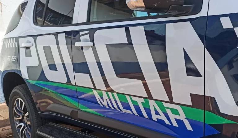 Homem é baleado no joelho durante tentativa de furto em prédio no centro de Corumbá e levado ao pronto-socorro.