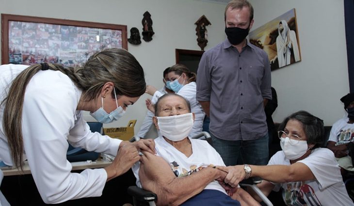 Vigilância e vacinação: pilares da luta contra a covid-19 em MS