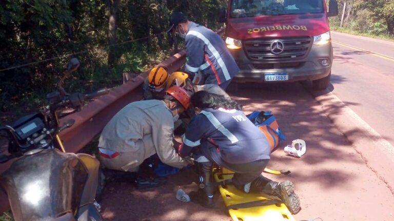 Acidente de moto na BR 262 deixa homem ferido próximo à Mina Lajinha
