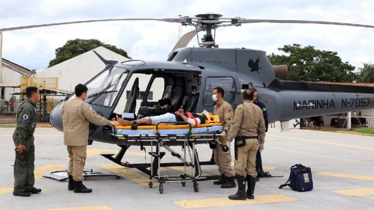 Marinha realiza resgate de homem que caiu de cavalo em fazenda no Pantanal