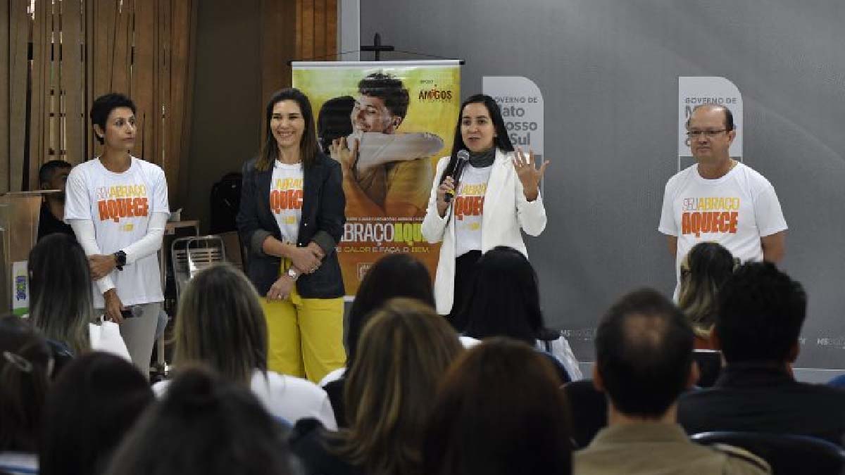 campanha agasalho Seu Abraço Aquece