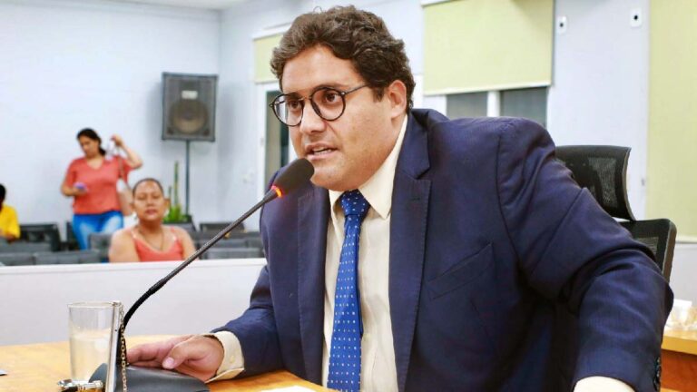 Próximo do 5º mês do ano vereador questiona: Cadê o Kit e uniforme escolar prefeito?