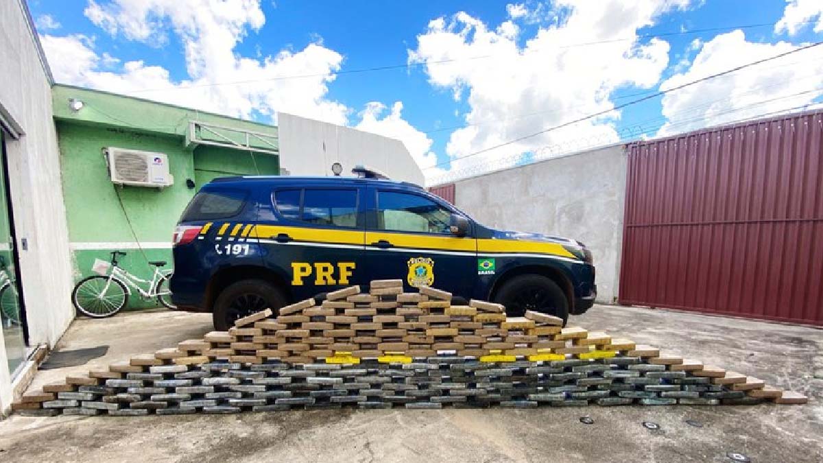 Leia mais sobre o artigo PRF apreende mais de 180 kg de droga dentro de pneus de caminhão em Miranda