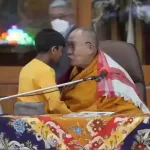 Dalai Lama pede desculpas a menino por pedir que ele chupasse sua língua