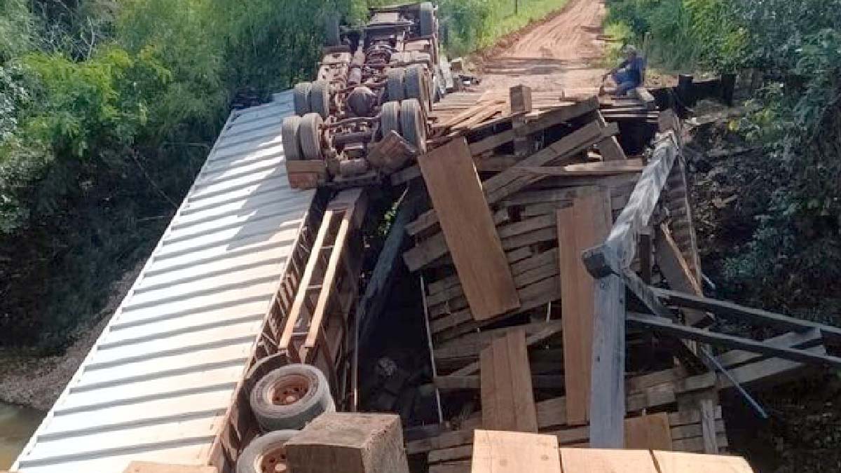 Você está visualizando atualmente Ponte recém-inaugurada desaba com excesso de peso de carreta em MS